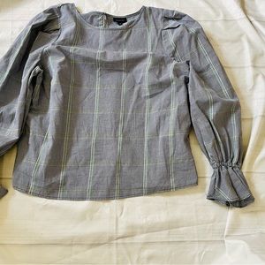 A very unique top by “who wear what” size M